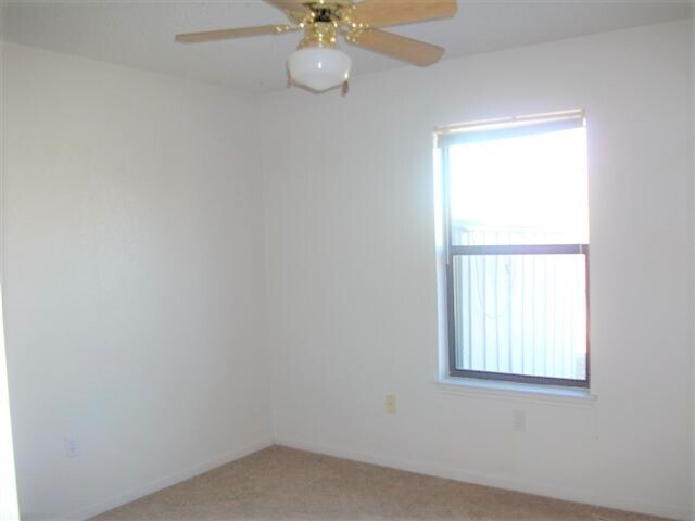 Building Photo - 306 Horseshoe Dr