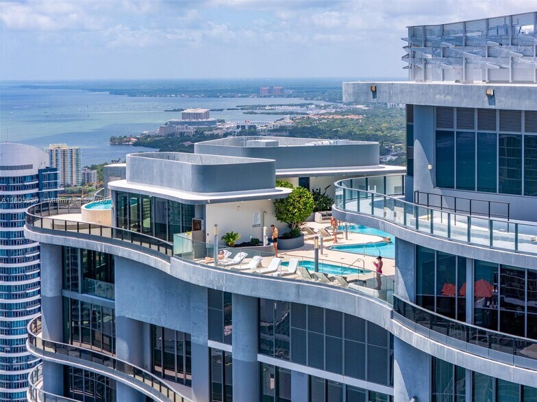 Building Photo - 1000 Brickell Plz