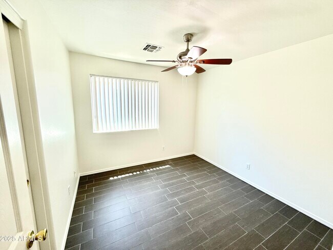 Building Photo - 13740 W Keim Dr