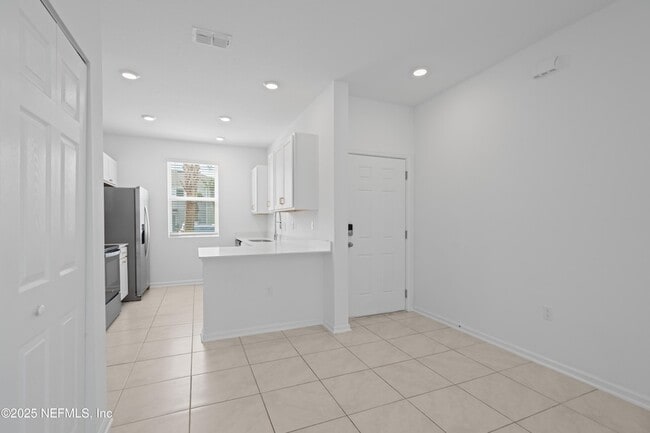 Building Photo - 40 Crisanto Rd