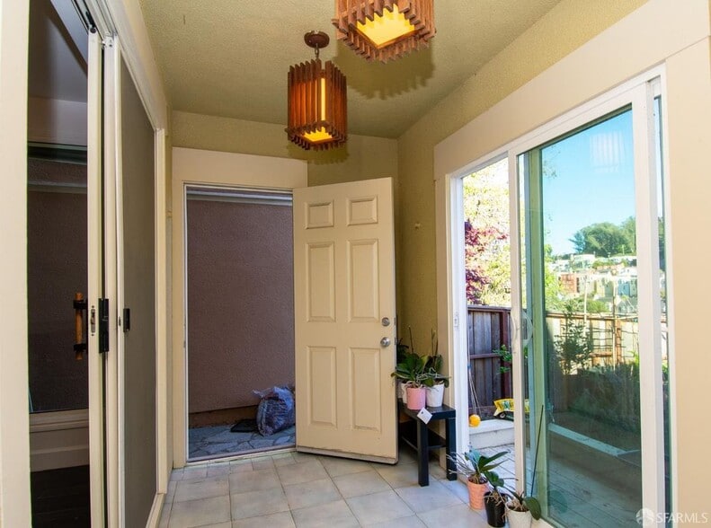 Building Photo - 127 Knockash Hill