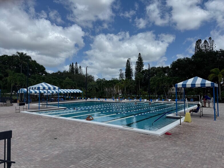 Building Photo - 3733 Carambola Cir N