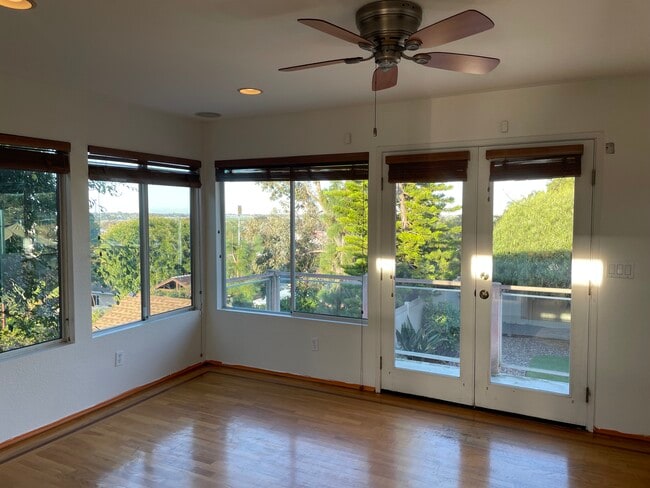 Family room - 1346 Dorcas St