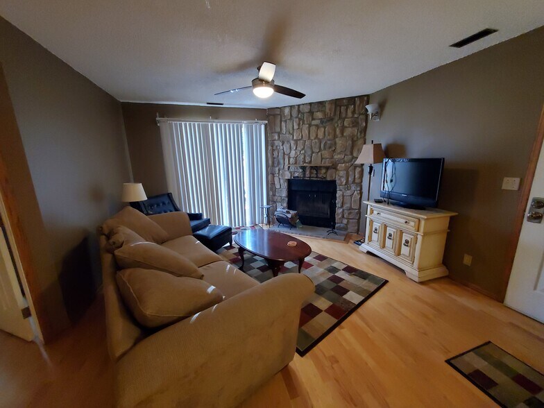 Building Photo - 842 Tenderfoot Hill Rd