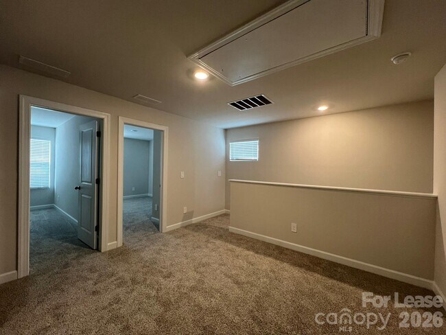 Building Photo - 1360 Fallen Acorn Ln