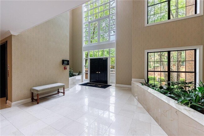 Building Photo - 27306 Plantation Dr NE