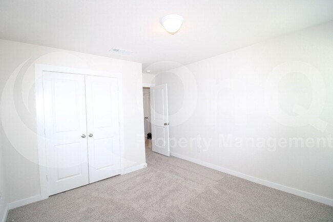 Building Photo - 330 Fire Rock Dr