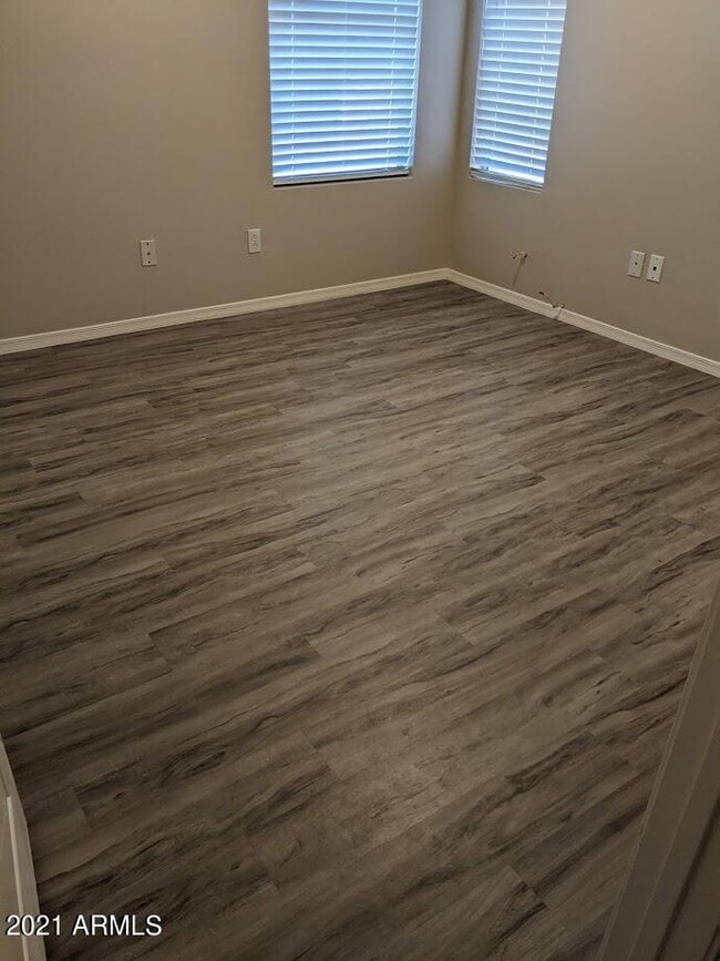 Building Photo - 616 S 110th Pl