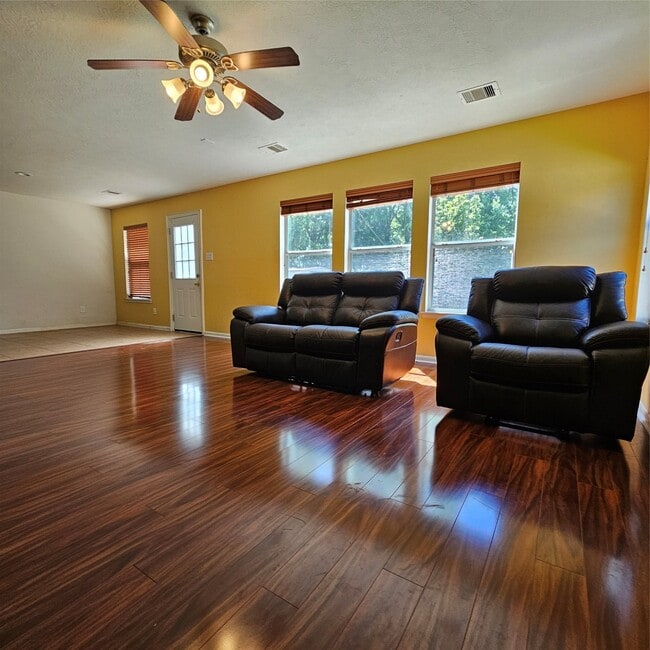 Building Photo - 11727 Madison Oak St