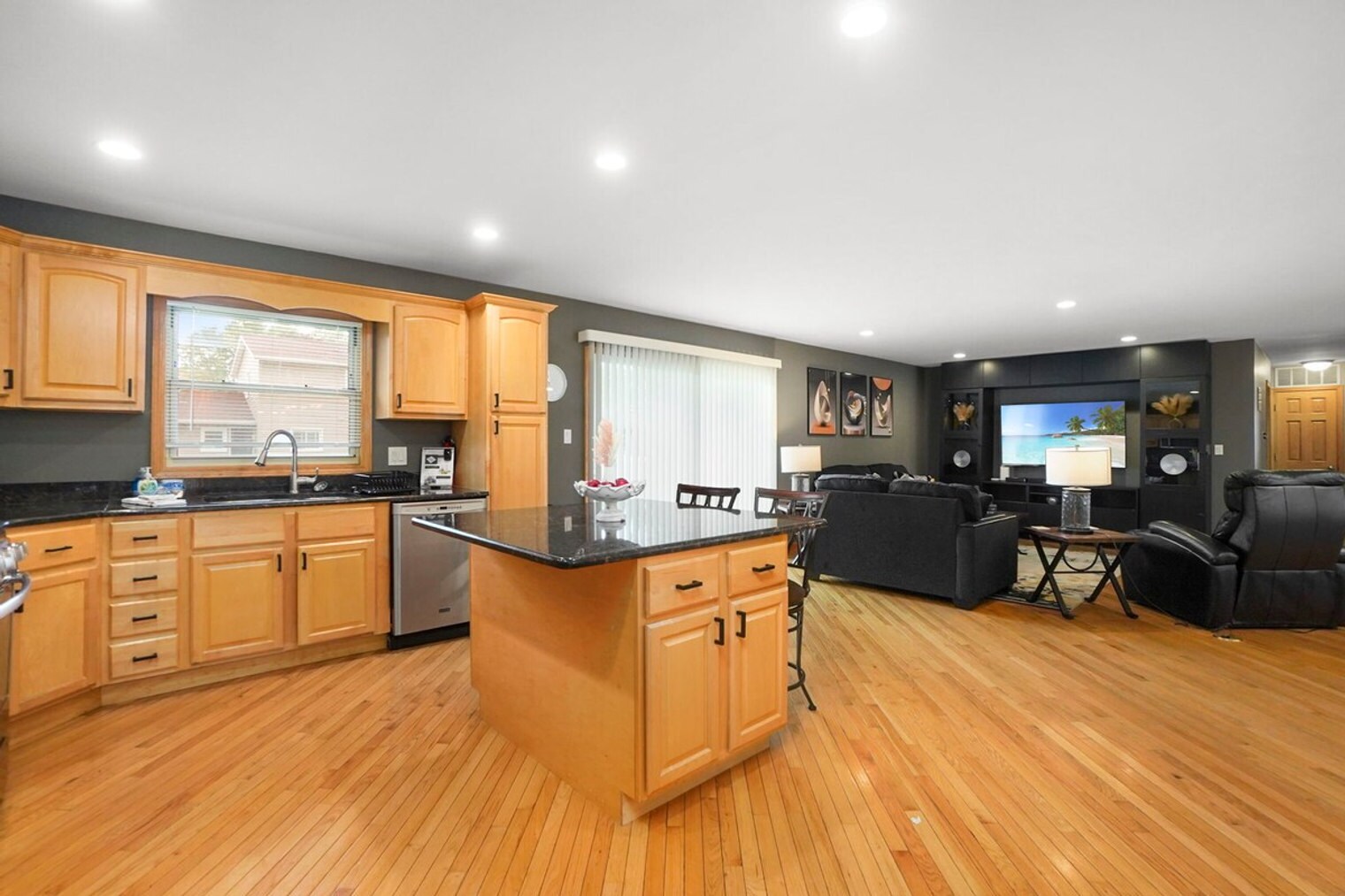 Building Photo - 255 Banbury Ave