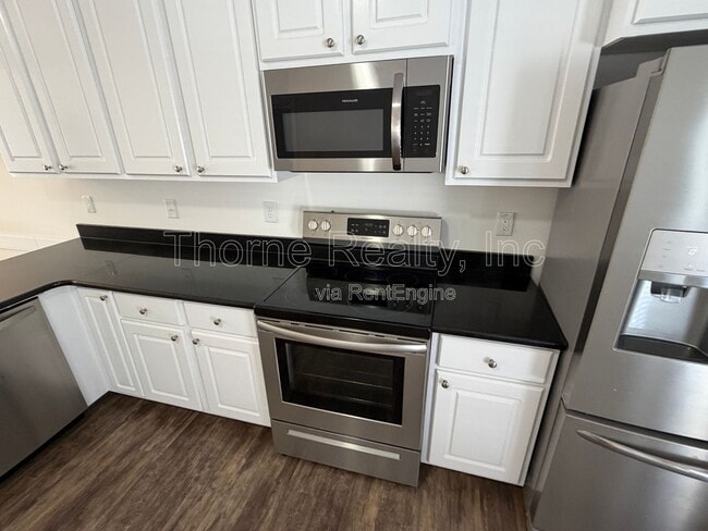 Building Photo - 220 Braylock Dr