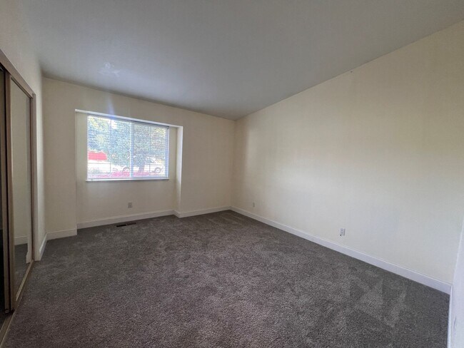 Building Photo - 4/3/2 Beautiful Home in Minden