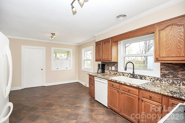 Building Photo - 121 Marshdale Ave SW