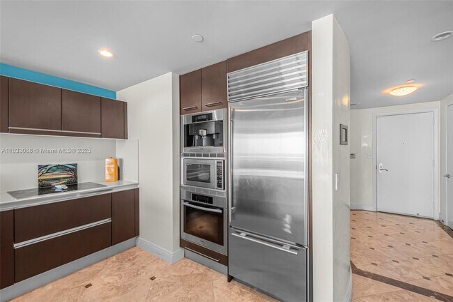 Building Photo - 17001 Collins Ave