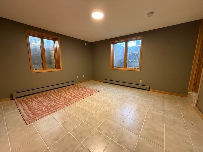 Building Photo - 7036 Willow Ln