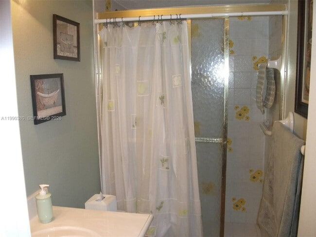 Building Photo - 2201 S Ocean Dr