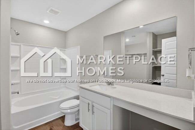 Building Photo - 812 NE 102nd Ter