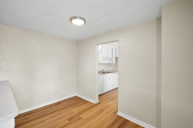 Building Photo - 1116 Upton Ct S