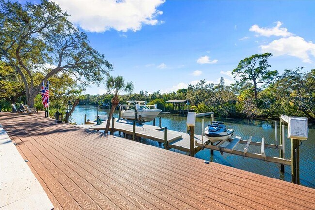 Building Photo - 2500 Monterey St