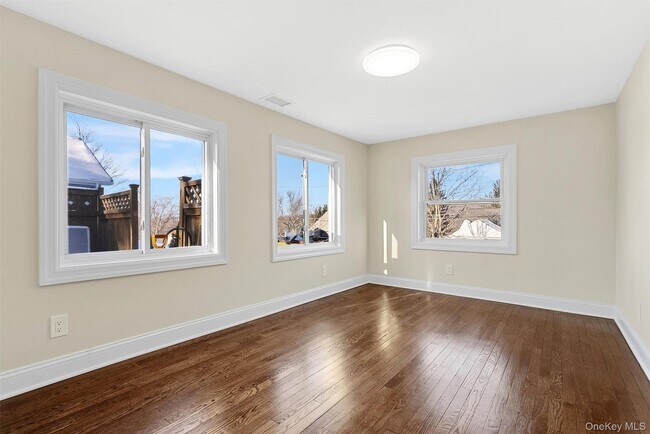 Building Photo - 913 Parkway Pl