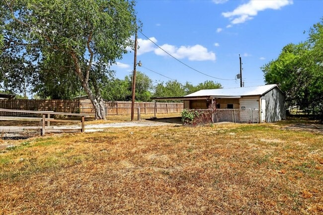 Building Photo - 11230 Blades- 3bed/1bath $1,195/month