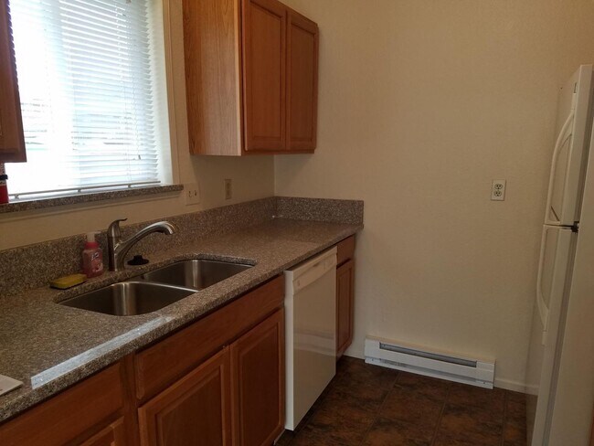 Building Photo - Cozy 2 bedroom in quiet cul-de-sac