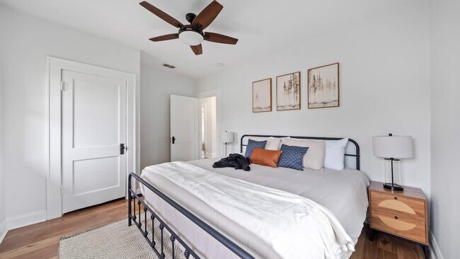 Building Photo - 720 1/2 West Woodlawn Avenue-SI ID1271939P