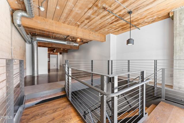 Building Photo - 530 S Hewitt St