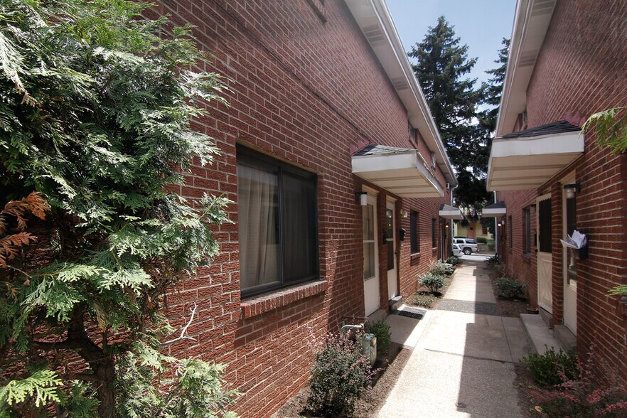 Primary Photo - 421 Franklin Ave