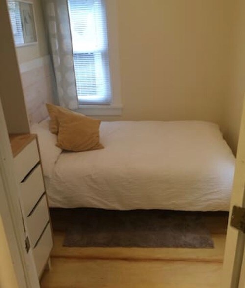 3rd room - 1112 N Washington St