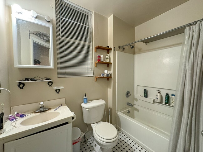 Building Photo - 1415 Chapin St NW