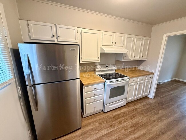 Building Photo - 221 Byrum St