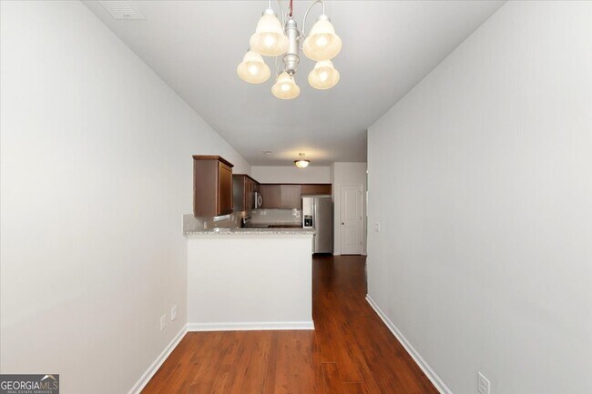 Building Photo - 541 Tulip Ln