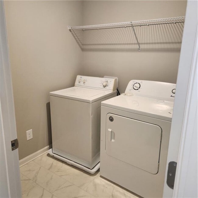Building Photo - 5056 Silver Fox Trl