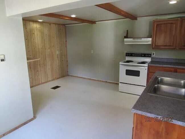 Living room/kitchen - 2503 US-11