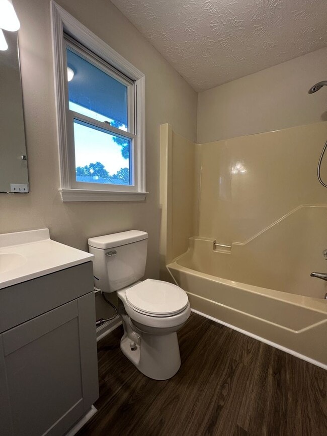 Building Photo - Charming 3 Bed 2.5 Bath Home in Beaver Run