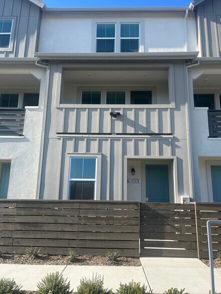 Building Photo - 3828 Norbridge Ave