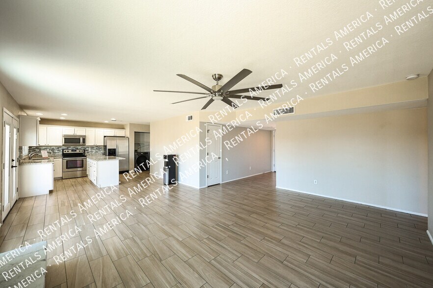 Building Photo - 10627 S 44th St