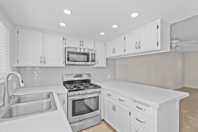 Building Photo - 424 Tava Ln