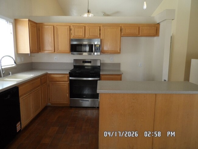 Building Photo - 3 Bedrooms, 2 Bathrooms, approx. 1392 sq. ft., 2 Car Garage, Covered Patio, Fenced, Play house,