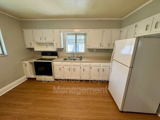 Building Photo - 227 5th Ave