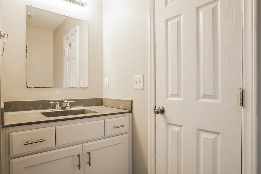 Building Photo - 4012 Mindspring Dr