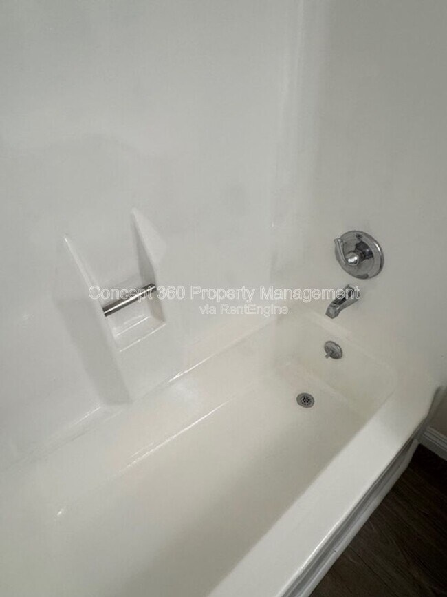 Building Photo - 9421 Cedar St