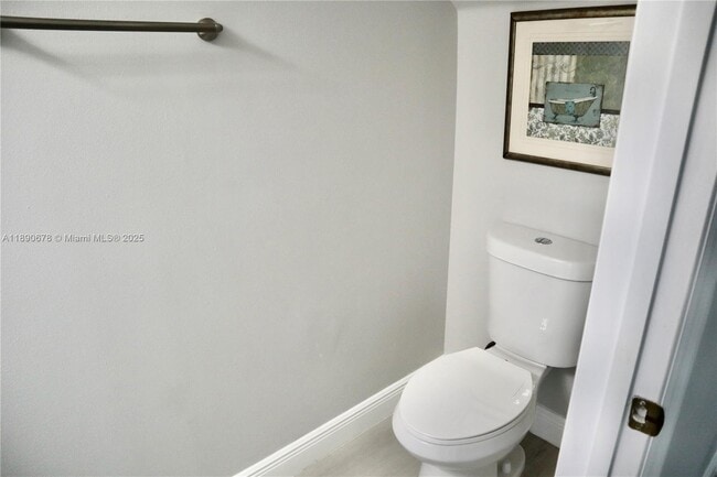 Building Photo - 8656 Southgate Shores Cir