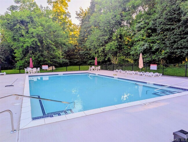 Building Photo - 3 Cedar Hill Dr
