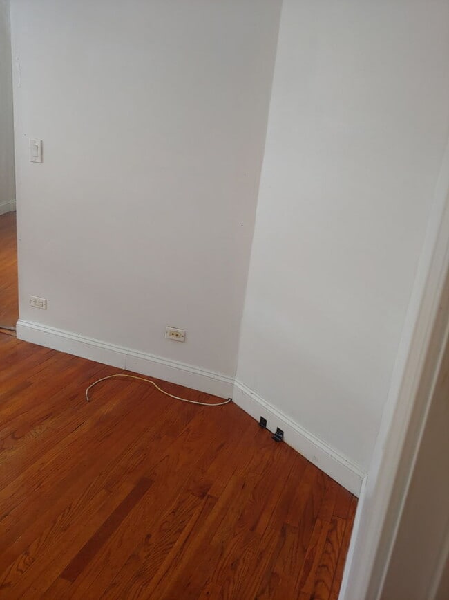 Building Photo - 307 E 50th St