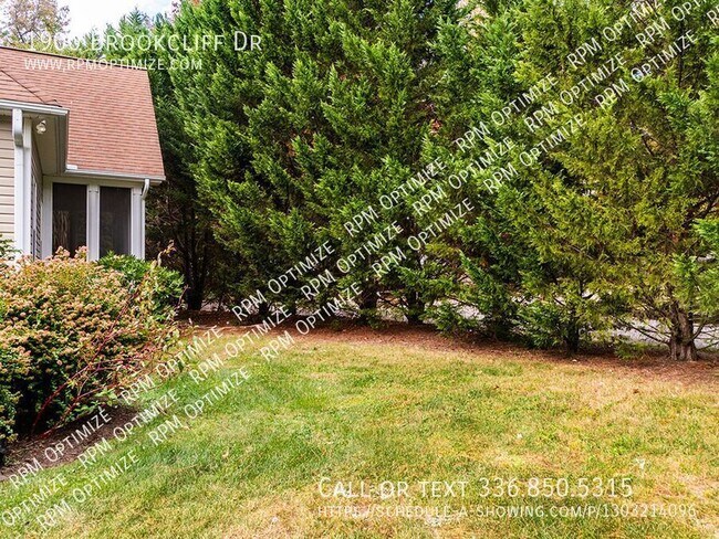 Building Photo - 1900 Brookcliff Dr