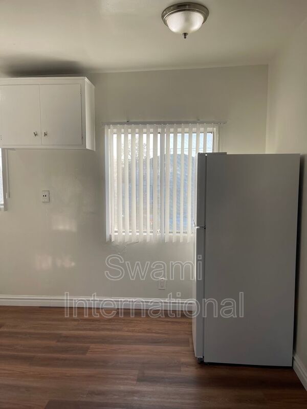 Building Photo - 10970 S Figueroa St