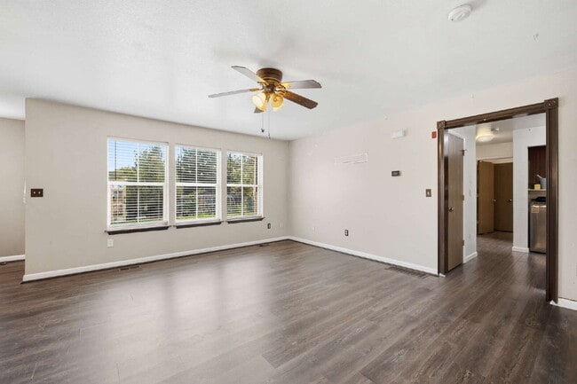 Building Photo - Spacious 5-Bed Retreat with Modern Updates in Aurora. Included - Greenhouse and Shed!