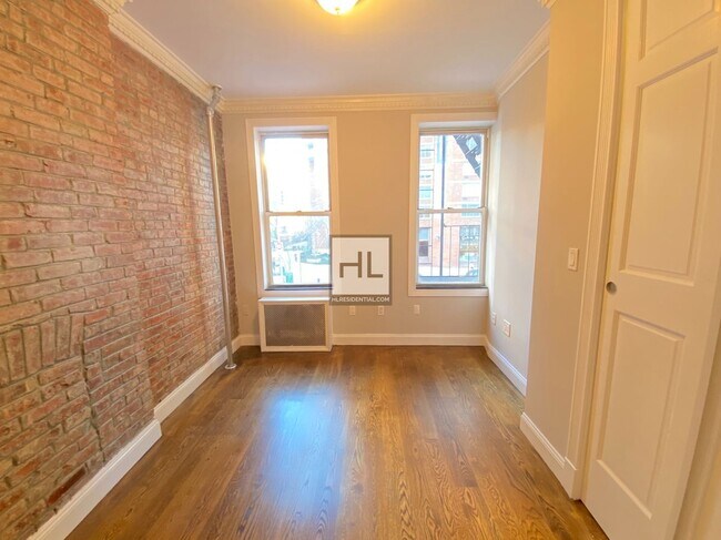 Primary Photo - Second Avenue
